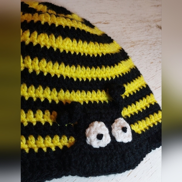 Bumble Bee Adult Handmade Beanie Crochet Stocking Hat Animal Winter Warm Cozy - Picture 5 of 6